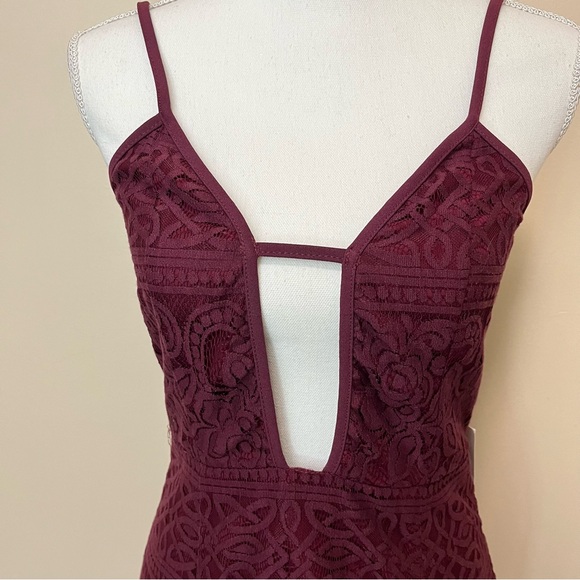 NWT TOBI Out For the Day Plunging Bodycon Mini Dress in Wine - Picture 4 of 16